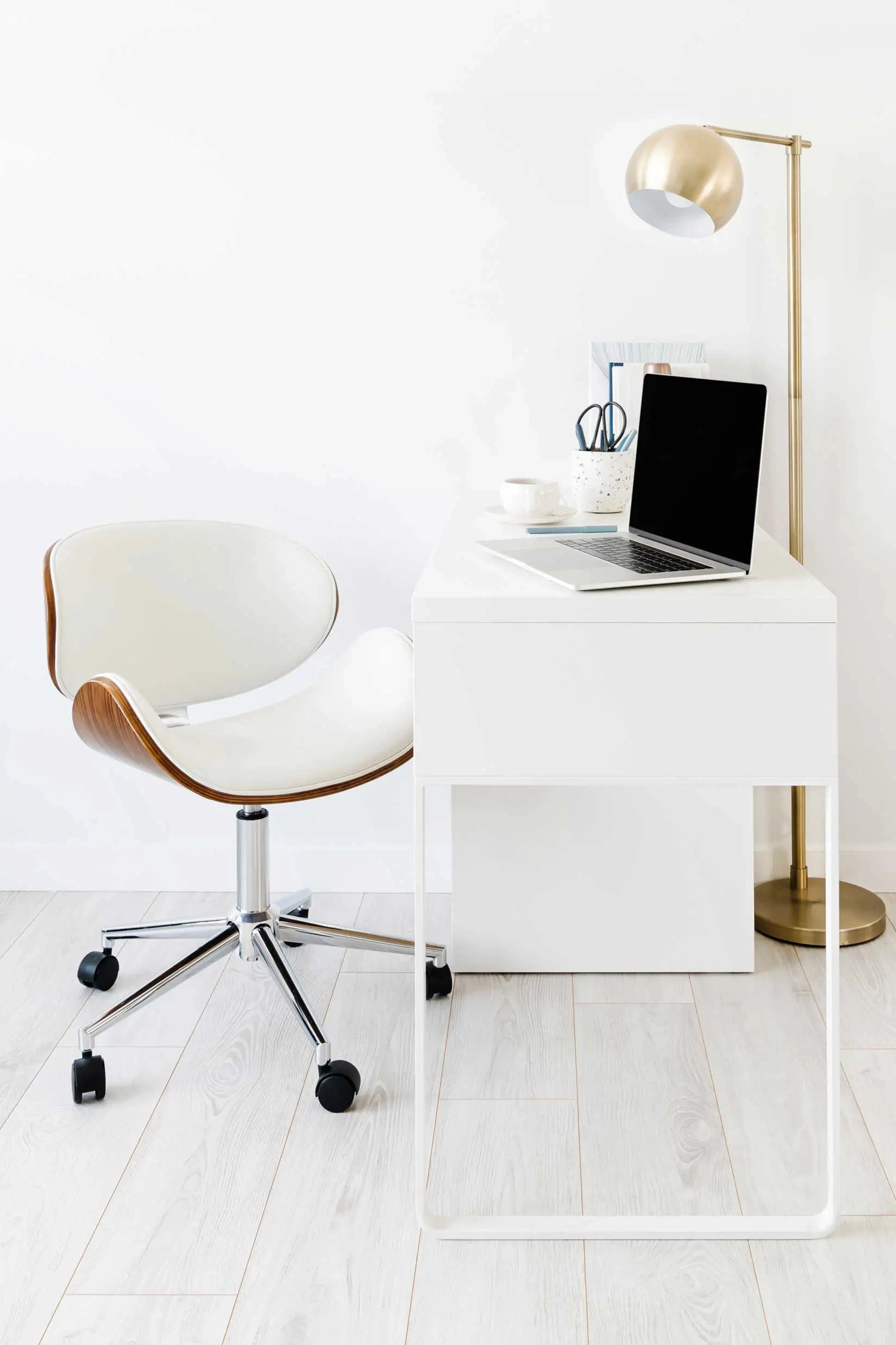 Schön und ergonomisch: Gibt es Schreibtischstühle im skandinavischen Stil die beides können?