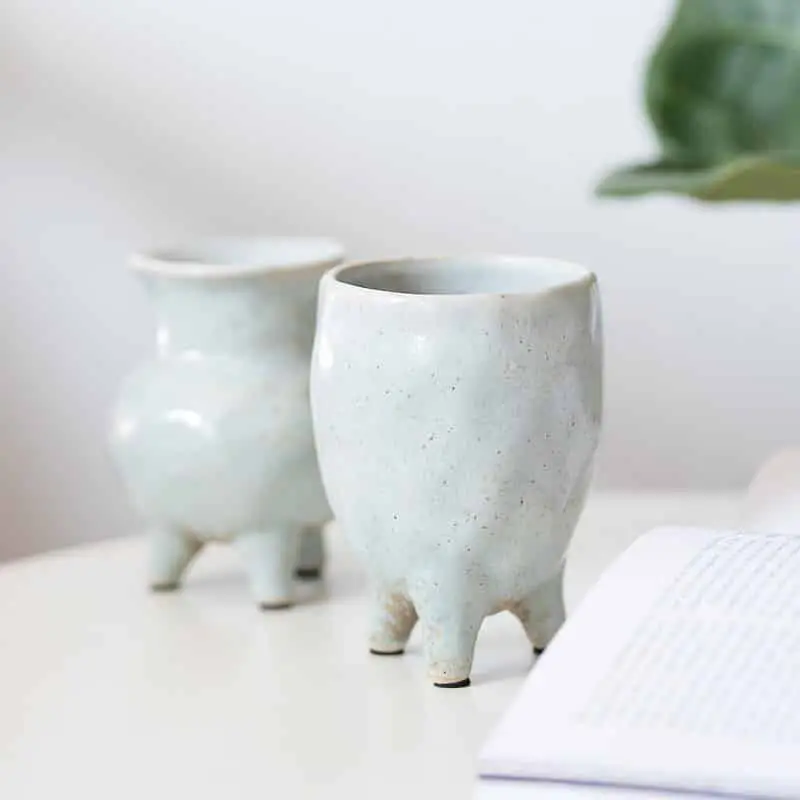 Adventskalender befüllen: 24 tolle Ideen für Scandi-Fans (bis 10 €) 7 speedtsberg blumentopf auf standfuessen hellblau braun 9 cm 4 5.jpg