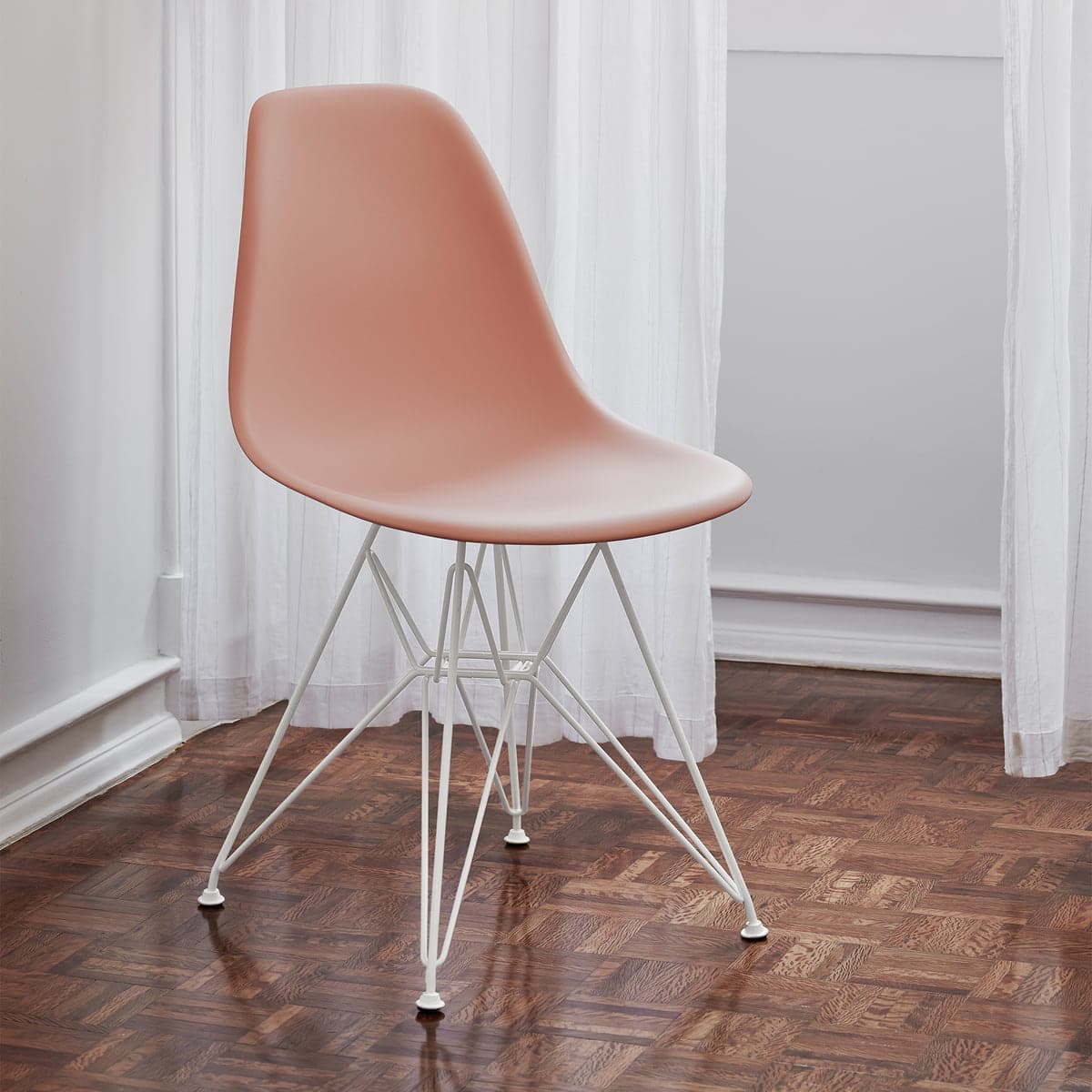 Die Designer hinter dem Plastic Chair: Charles und Ray Eames | We love ...