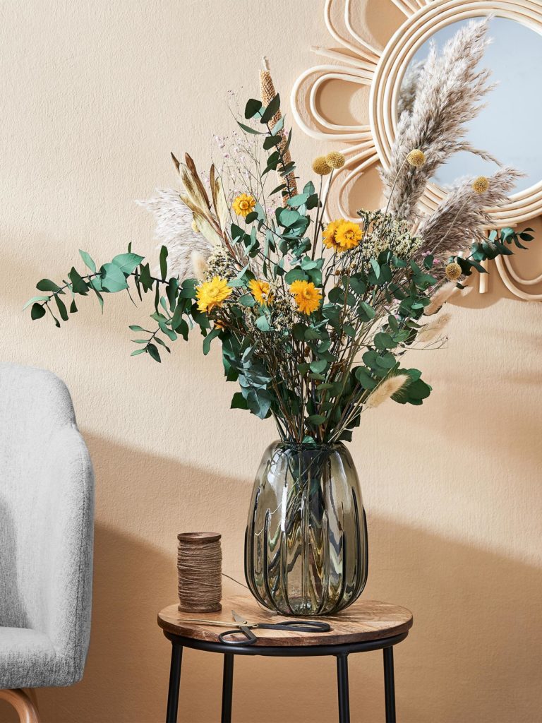 Wohnzimmer modernisieren: Trockenblumen kaufen