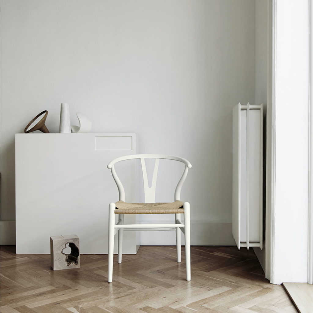 Wohnzimmer skandinavisch dekorieren: Wishbone Chair