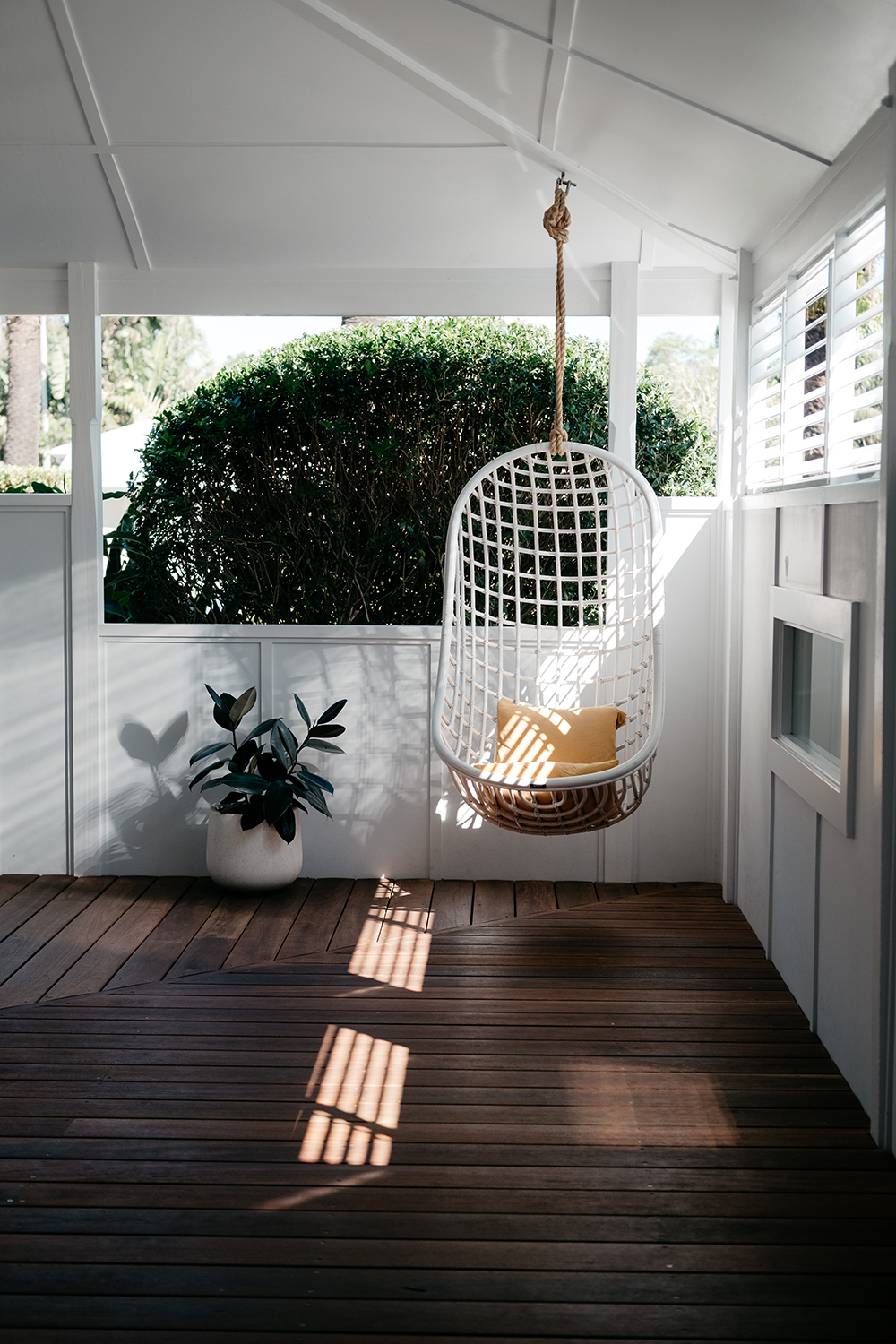 Entspannt zurücklehnen: So bringst du das Scandi-Feeling in dein Gartenhaus mit Terrasse